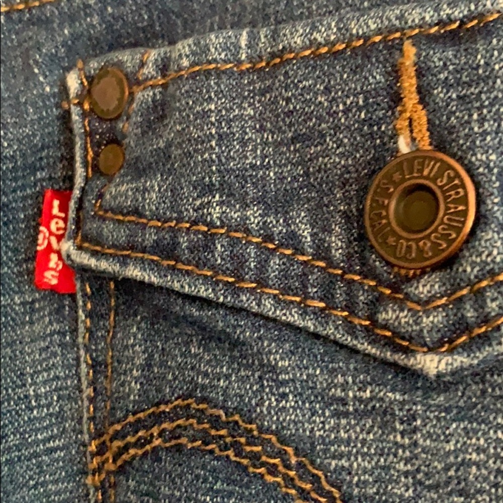 Levi’s Cropped Jeans - Picture 8 of 9